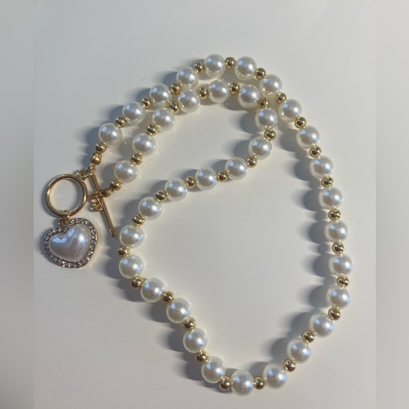 Heart Pendant Pearl Necklace - Picture 3 of 3